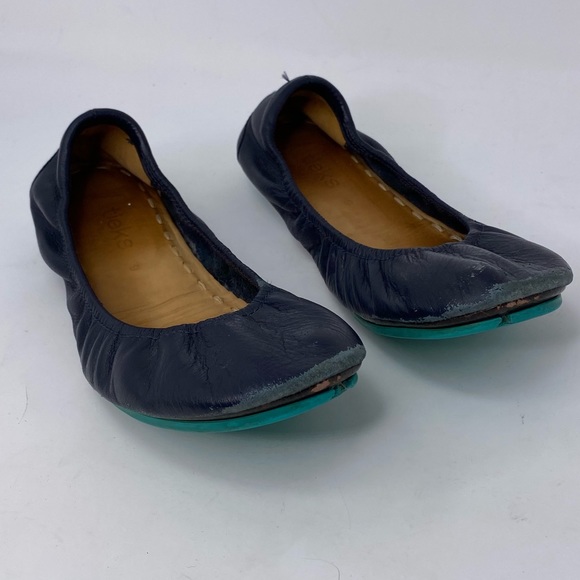 maong skirt outfit with rubber shoes